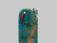 Aeg F 65 Seite 2  Aeg F 65, 30. Dynastie bis Ptolemäerzeit, Hapi, Blaue Fayence, L 3,5 cm, B 1,6 cm, H 0,5 cm : Bestandskatalog Ägypten, Museumsfoto: Claus Cordes